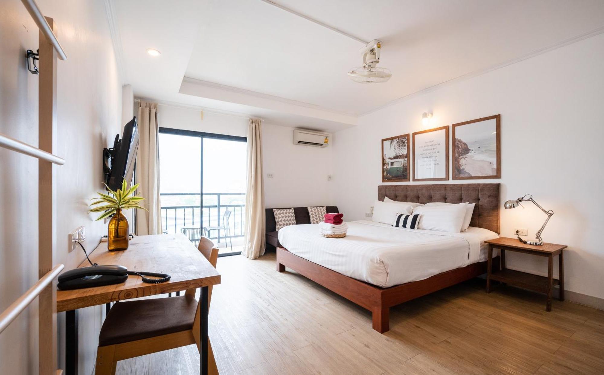 The Corner Lodge Pattaya Exterior photo